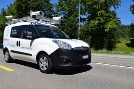 Auto macht Bilder von Dinslakener Straßen